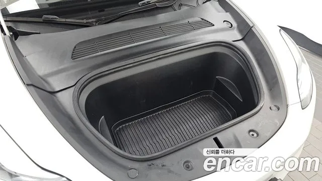 Tesla Model Y — Фото автомобиля 9