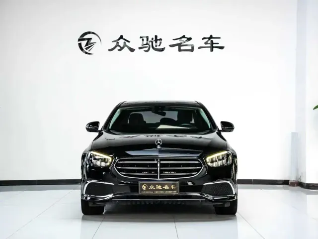 Mercedes-Benz E-Class — Фото автомобиля 2