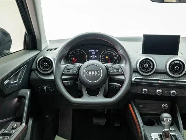 Audi Q2L — Фото автомобиля 18