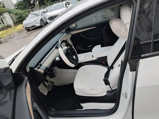 Tesla Model Y — Фото автомобиля 14