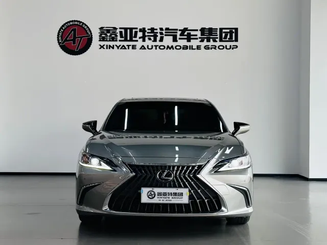 Lexus ES — Фото автомобиля 4