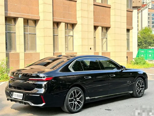 BMW 7 Series — Фото автомобиля 6