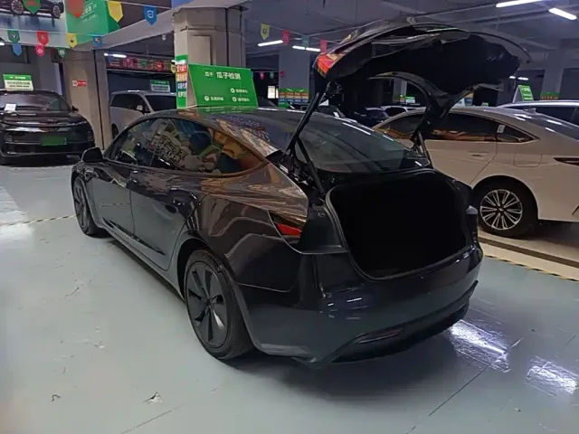 Tesla Model 3 — Фото автомобиля 4