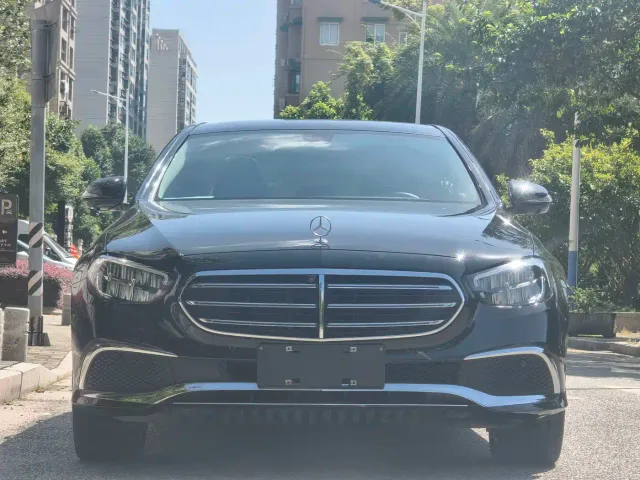 Mercedes-Benz E-Class — Фото автомобиля 2