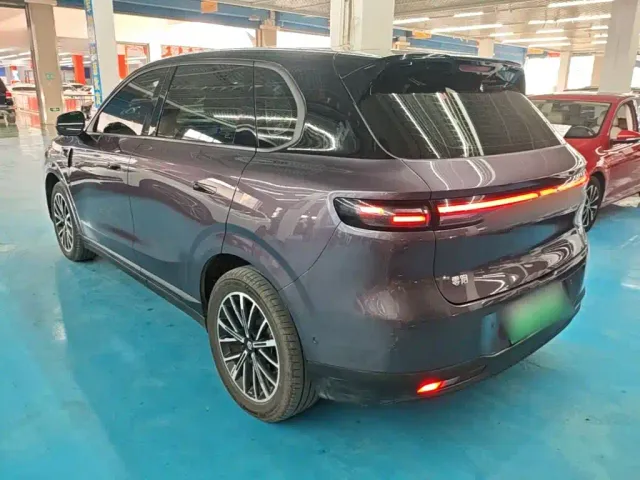 Leapmotor B10 — Фото автомобиля 4