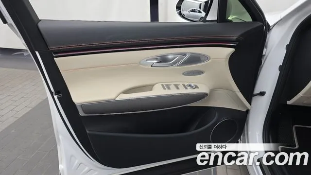 Genesis GV70 — Фото автомобиля 13