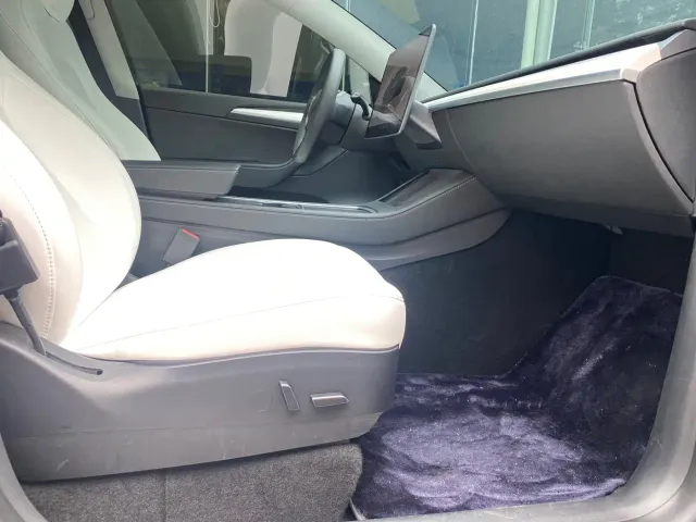 Tesla Model Y — Фото автомобиля 14
