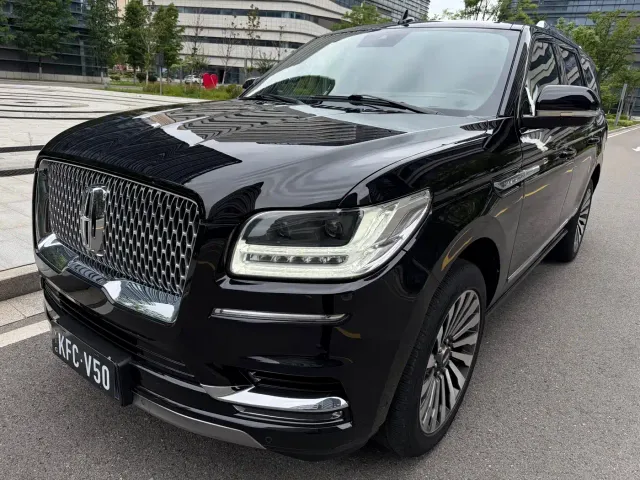 Фотография автомобиля — Lincoln Navigator