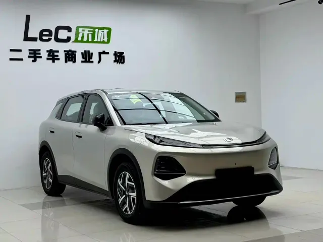 Changan Qiyuan Q05 — Фото автомобиля 3