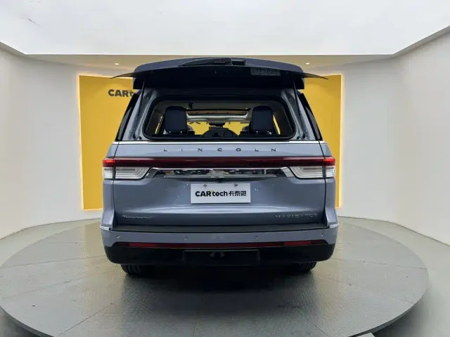 Lincoln Navigator — Фото автомобиля 16