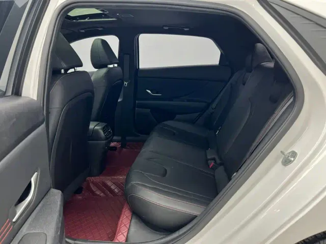 Hyundai Elantra — Фото автомобиля 10