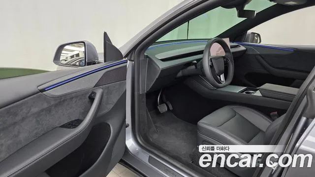 Tesla Model Y — Фото автомобиля 15