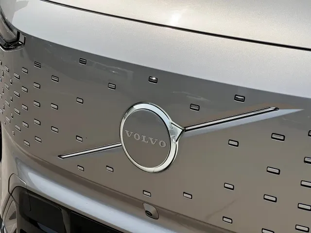 Volvo EM90 — Фото автомобиля 10