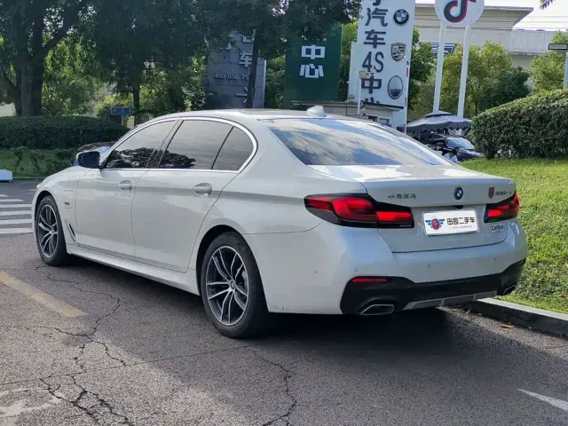 BMW 5 Series — Фото автомобиля 4
