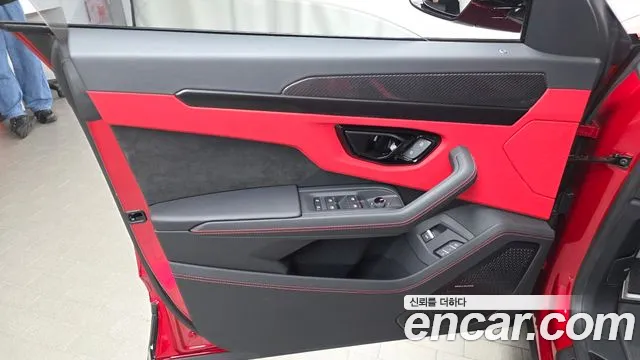 Lamborghini Urus — Фото автомобиля 16
