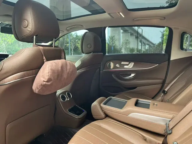 Mercedes-Benz E-Class — Фото автомобиля 6