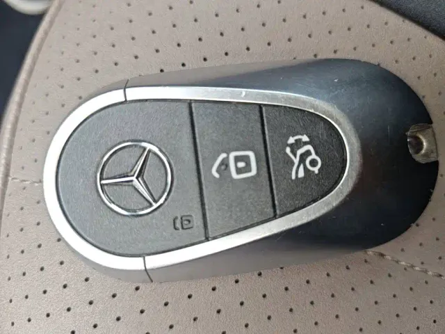 Mercedes-Benz EQE SUV — Фото автомобиля 8