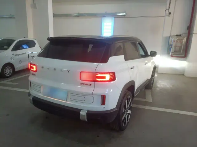 Geely ICON — Фото автомобиля 5
