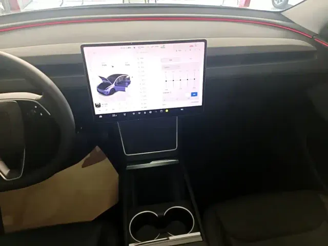 Tesla Model Y — Фото автомобиля 12