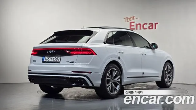 Audi Q8 55 TFSI quattro Premium — Фото автомобиля 2