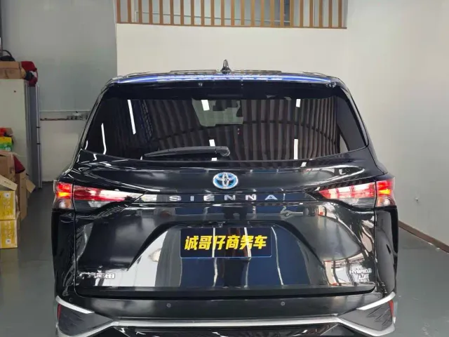 Toyota Sienna — Фото автомобиля 27