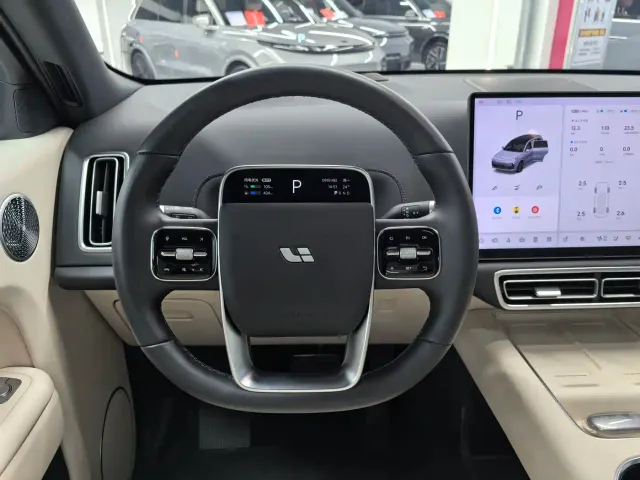 Li Auto L8 — Фото автомобиля 9
