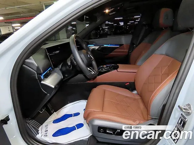 BMW 5 Series G60 — Фото автомобиля 16