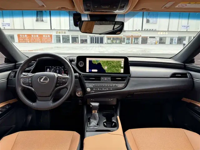 Lexus ES — Фото автомобиля 5