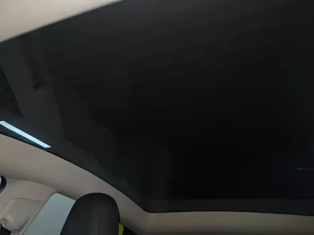 Tesla Model Y — Фото автомобиля 17