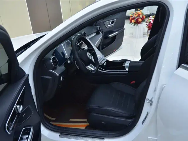 Mercedes-Benz C-Class — Фото автомобиля 4