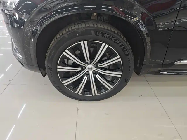 Volvo XC90 — Фото автомобиля 22