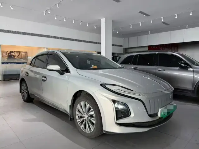 Hongqi E-QM5 — Фото автомобиля 3