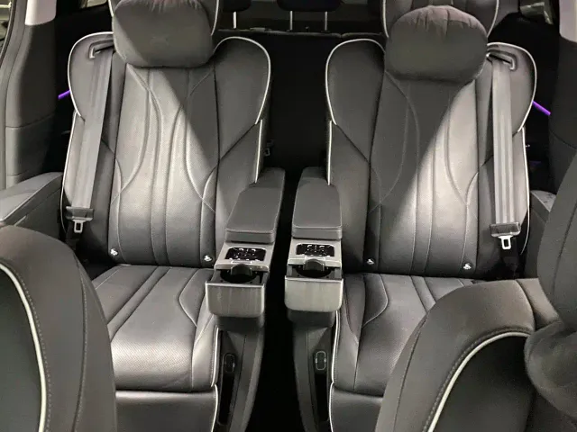 Xpeng X9 — Фото автомобиля 10
