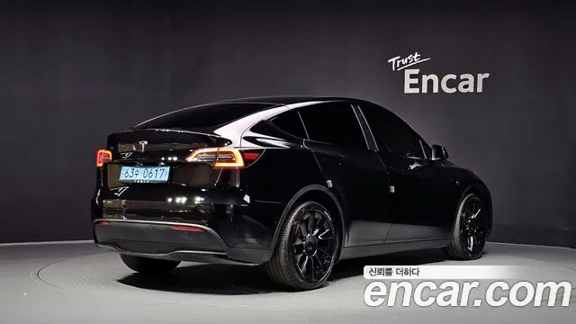 Tesla Model Y — Фото автомобиля 2