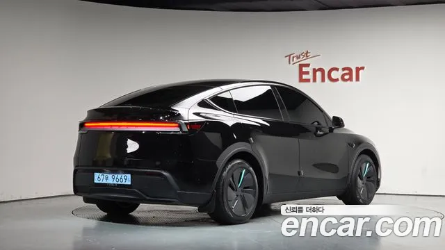 Tesla Model Y — Фото автомобиля 2