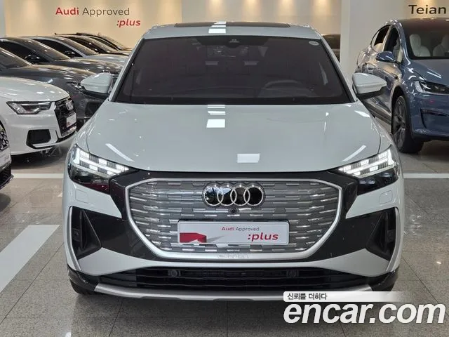 Audi Q4 e-tron — Фото автомобиля 3
