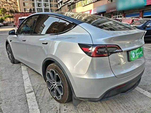 Tesla Model Y — Фото автомобиля 4