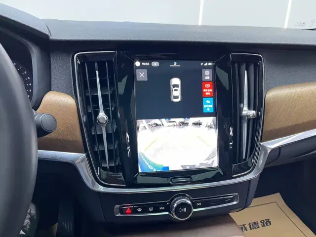 Volvo S90 — Фото автомобиля 29