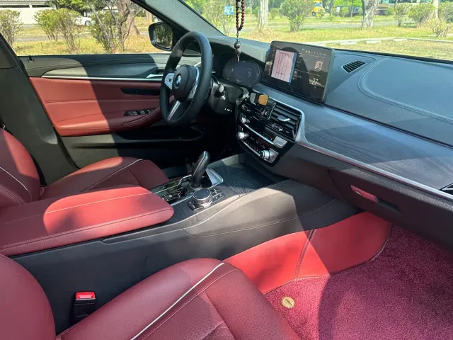 BMW 5 Series — Фото автомобиля 16