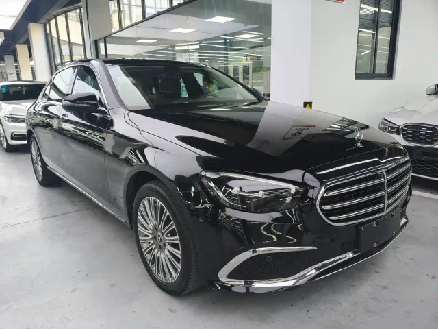 Mercedes-Benz E-Class — Фото автомобиля 3