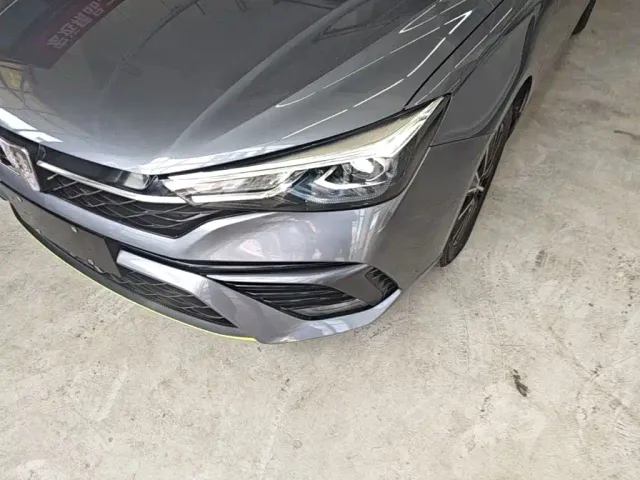Roewe i5 — Фото автомобиля 23