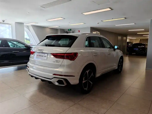 Audi Q3 — Фото автомобиля 4