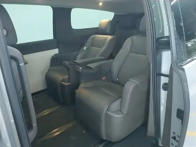 Li Auto MEGA — Фото автомобиля 16
