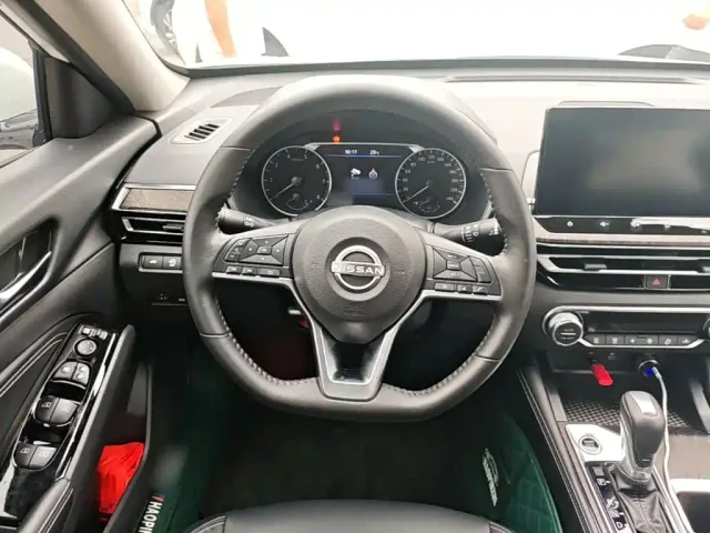 Nissan Teana — Фото автомобиля 10
