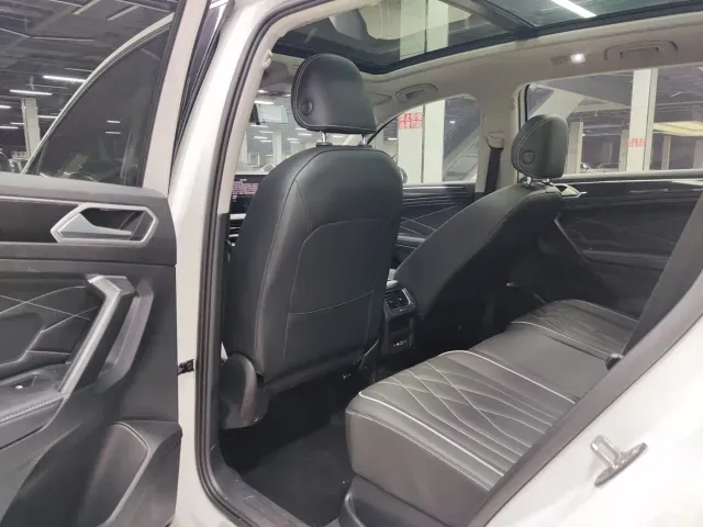 Volkswagen Tiguan L — Фото автомобиля 9