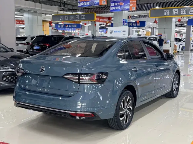 Volkswagen Lavida — Фото автомобиля 4