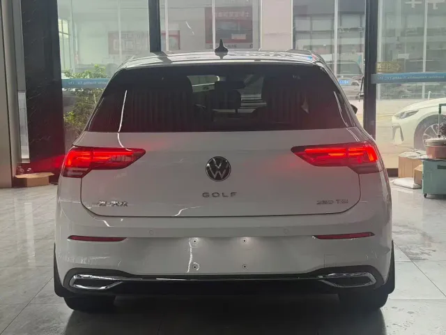 Volkswagen Golf — Фото автомобиля 11