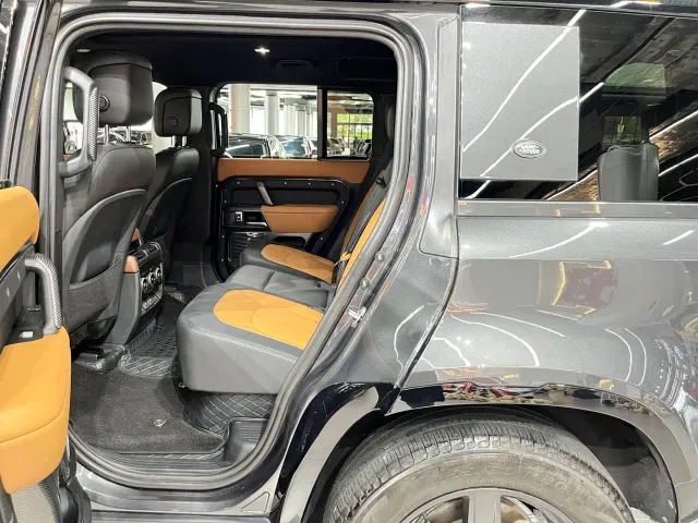 Land Rover Defender — Фото автомобиля 6