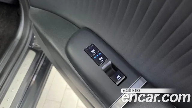 Hyundai Grandeur Grandeur (GN7) 3.5 Бензин 4WD — Фото автомобиля 18