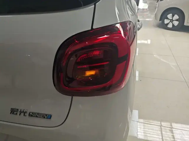 Wuling Hongguang Mini EV — Фото автомобиля 23